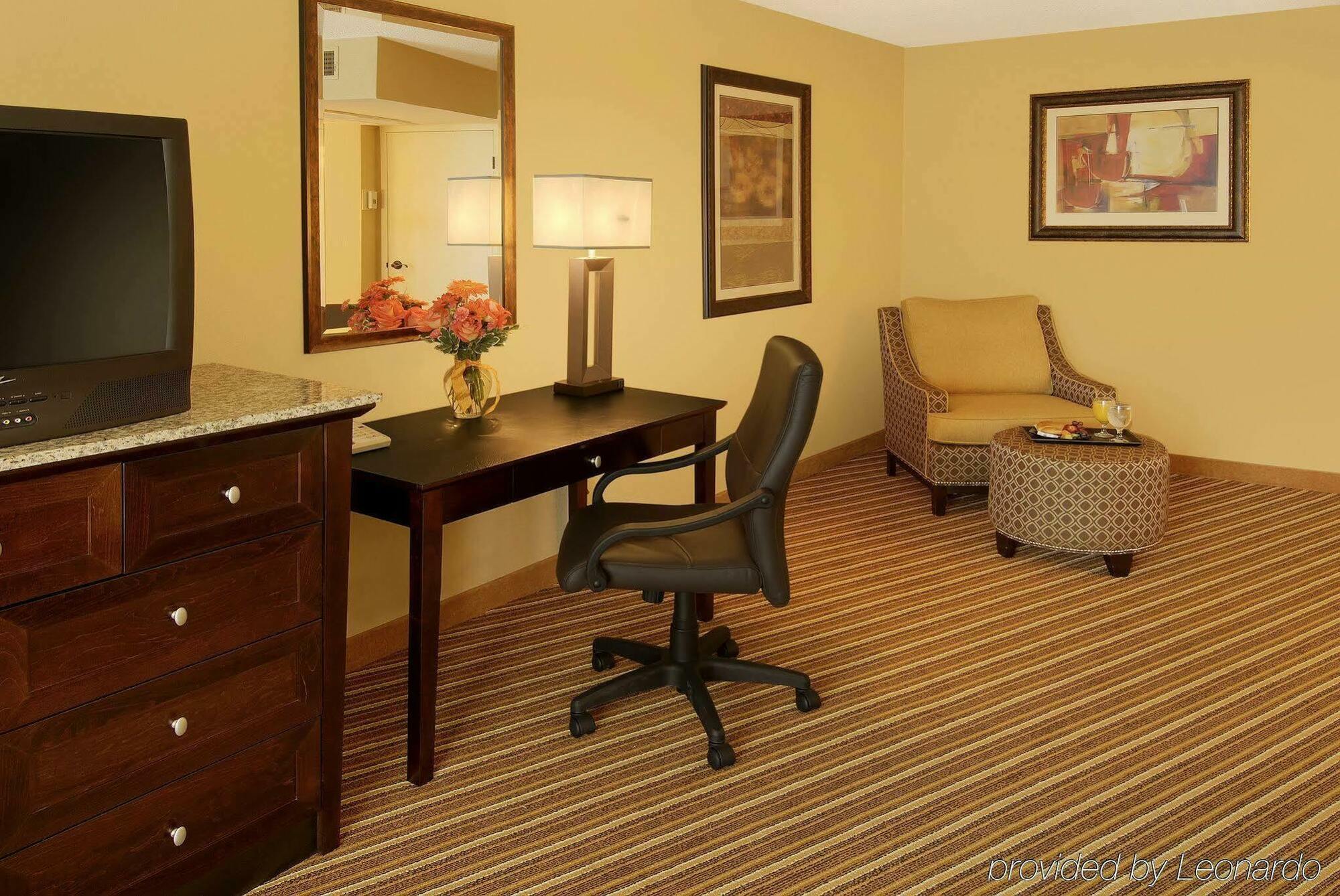 Aksarben Suites Trademark Collection By Wyndham Omaha Rom bilde